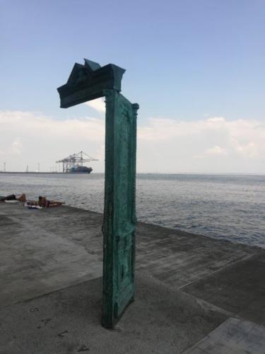 Ukraina, Odessa - portal na molo przy delfinarium